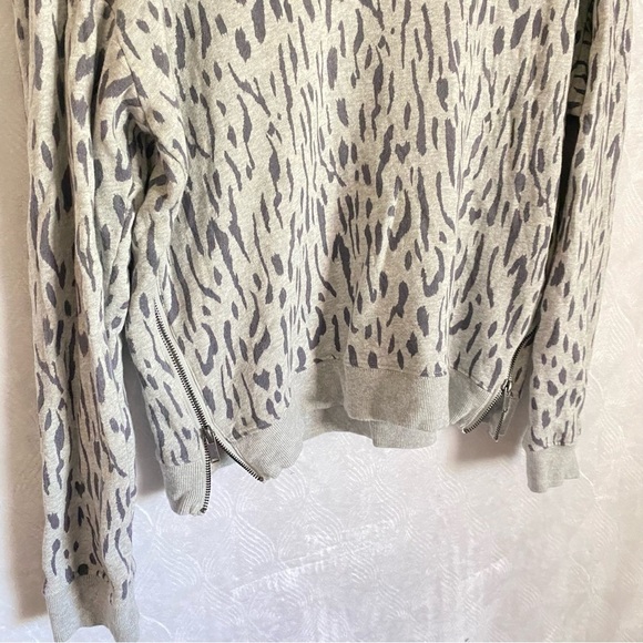 Rails Marlo Sweater Abstract Cheetah Print in Grey Women’s Sz L Side Zip Accents - Picture 5 of 12